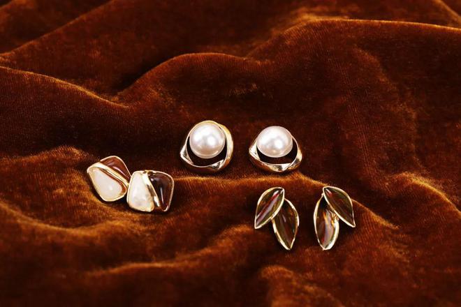 富贵耳环惊艳住了谁戴都好看!开元棋牌app被这10对中古(图15) 富贵耳环惊艳住了谁戴都好看!开元棋牌app被这10对中古(图15)